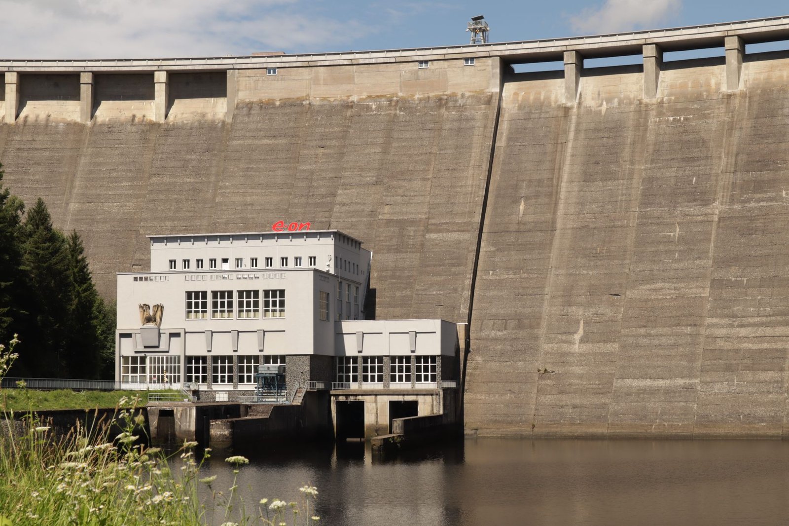 A pumped-storage hydropower plant, showing an upper reservoir on high ground above the powerhouse
