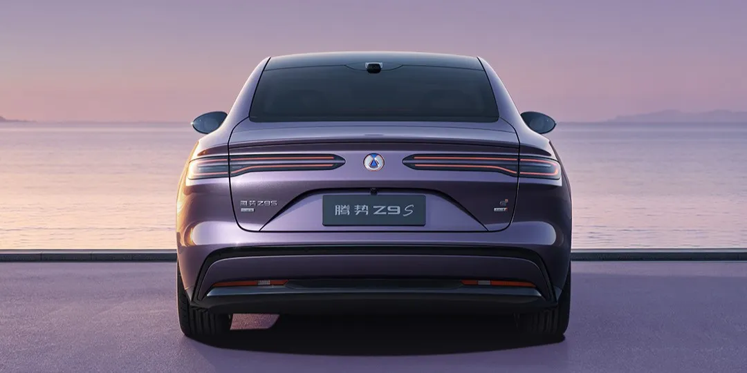 Rear three-quarter view of the Denza Z9S electric SUV